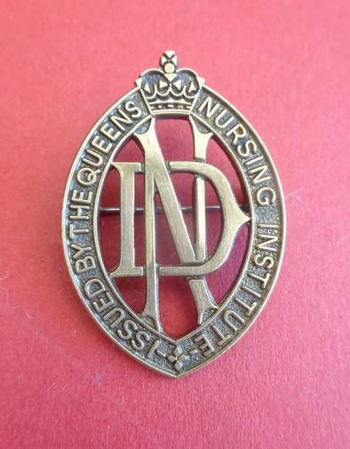 Queens Institute of District Nursing, post 1982 Nurses badge