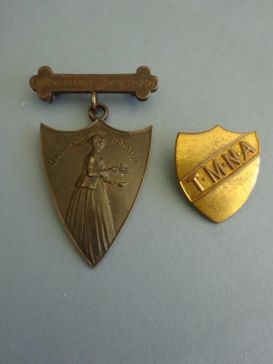 Nunquam non Paratus, Midwifery training badges