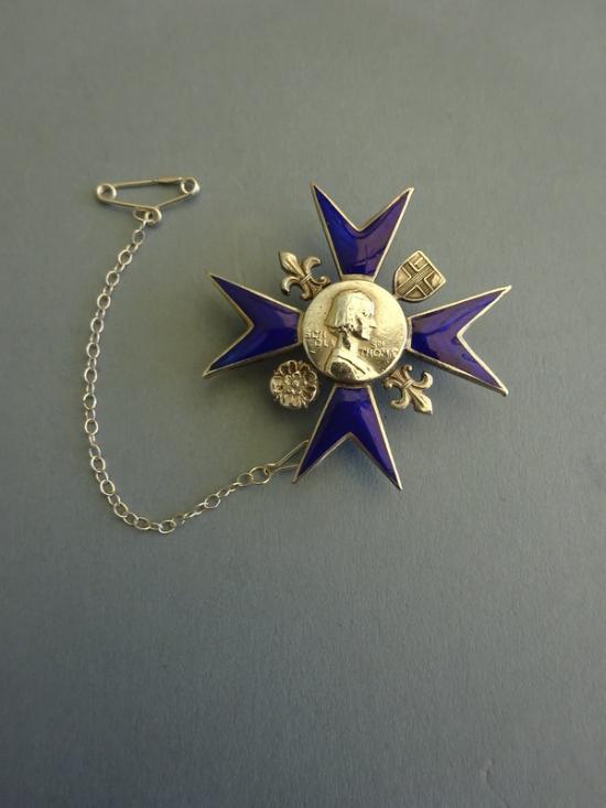 Nightingale School of Nursing St Thomas's Hospital,Silver Nurses Badge