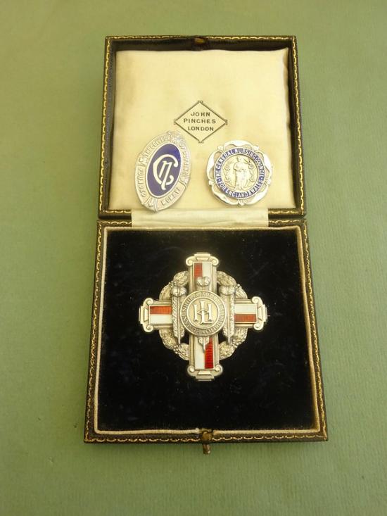 The London Hospital, Original pattern large badge and pair