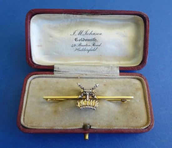 Royal College of Radiologists ,9 carat Gold brooch