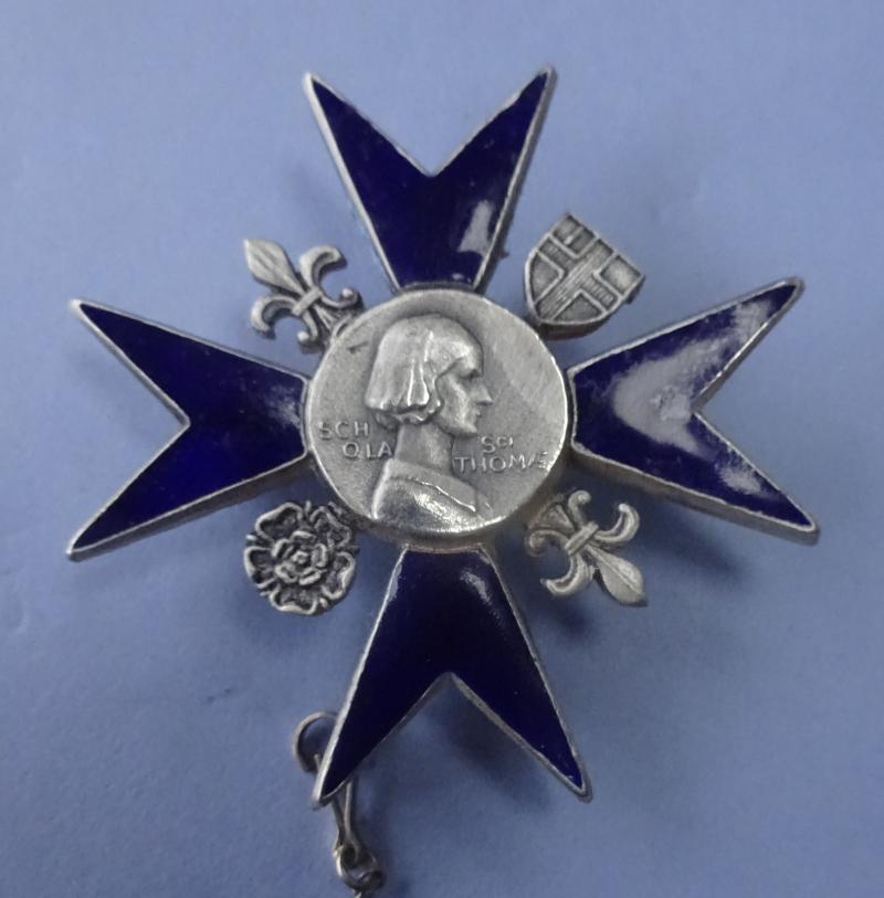 Nightingale School of Nursing St Thomas's Hospital,Silver Nurses Badge