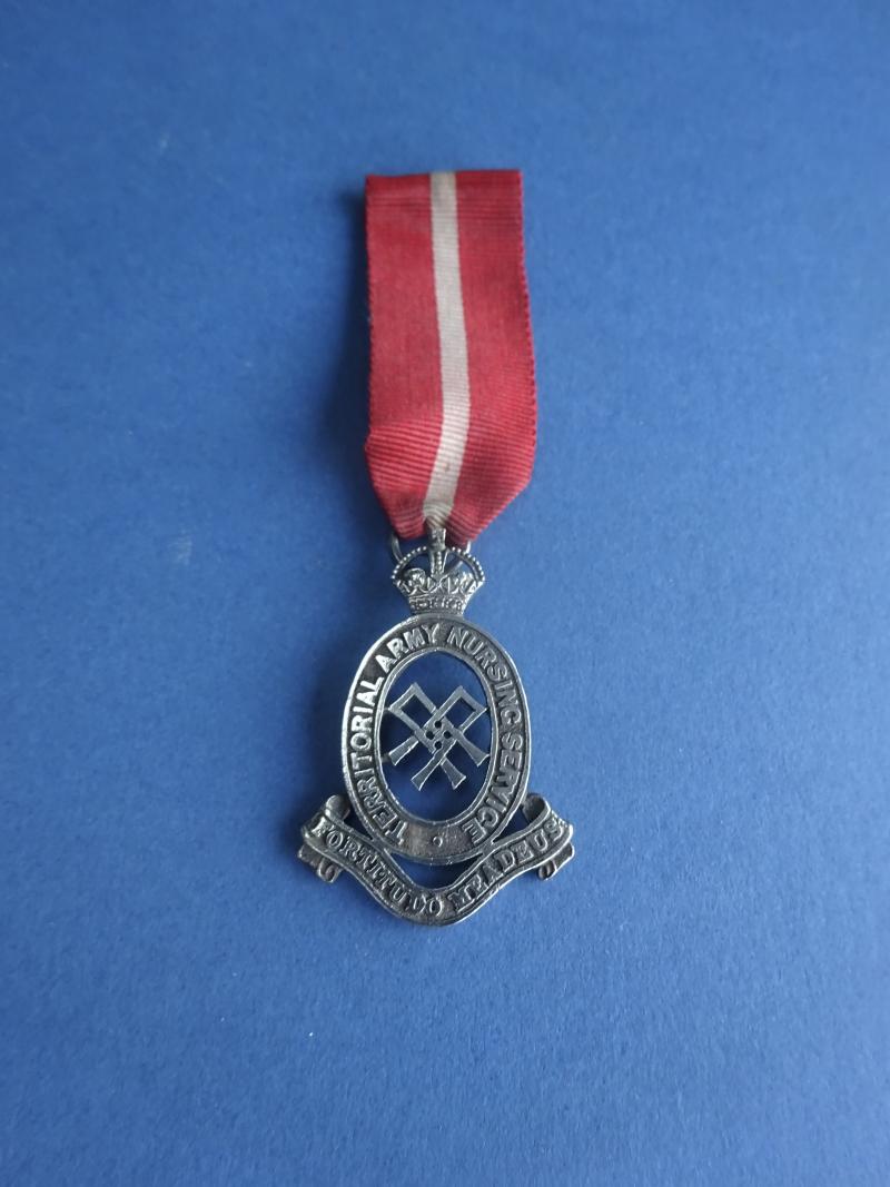 Territorial Army Nursing Service Tippet Badge.