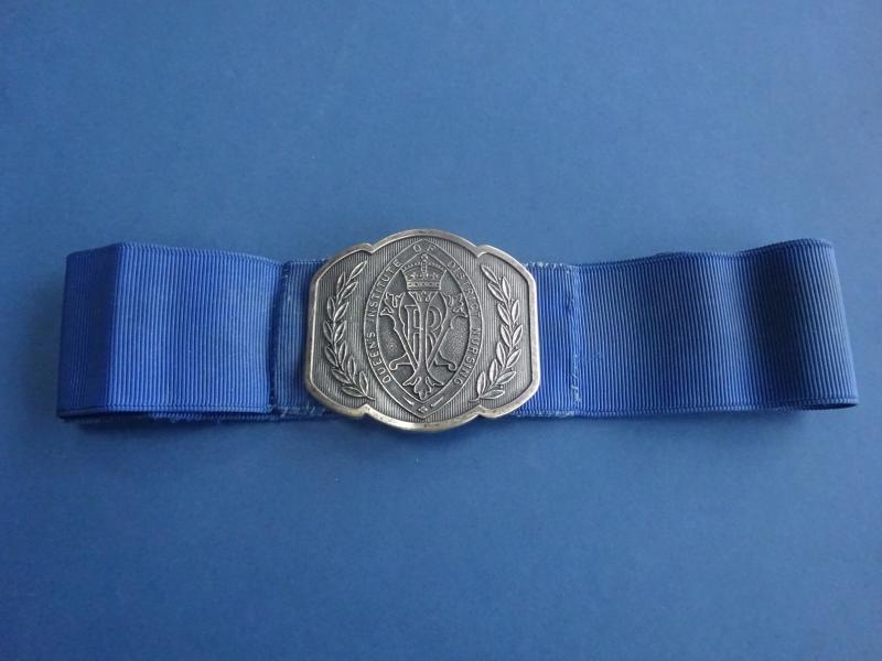 Queens Institute of District Nursing,Buckle and belt