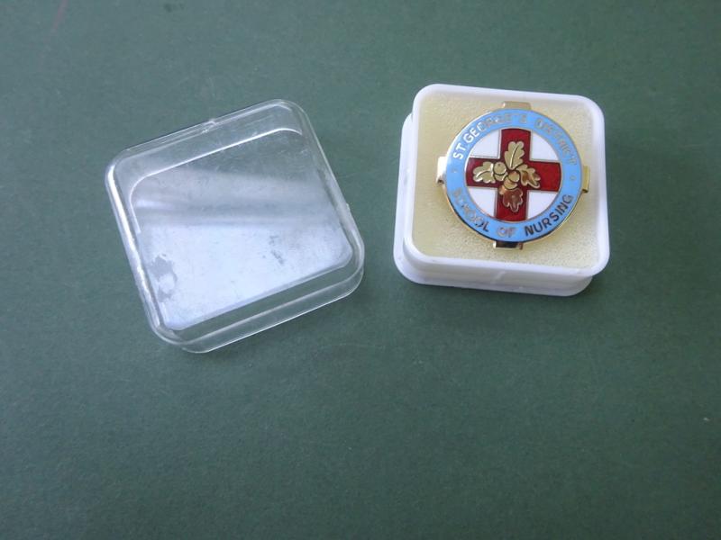 St George's District School of Nursing, silver Nurses badge