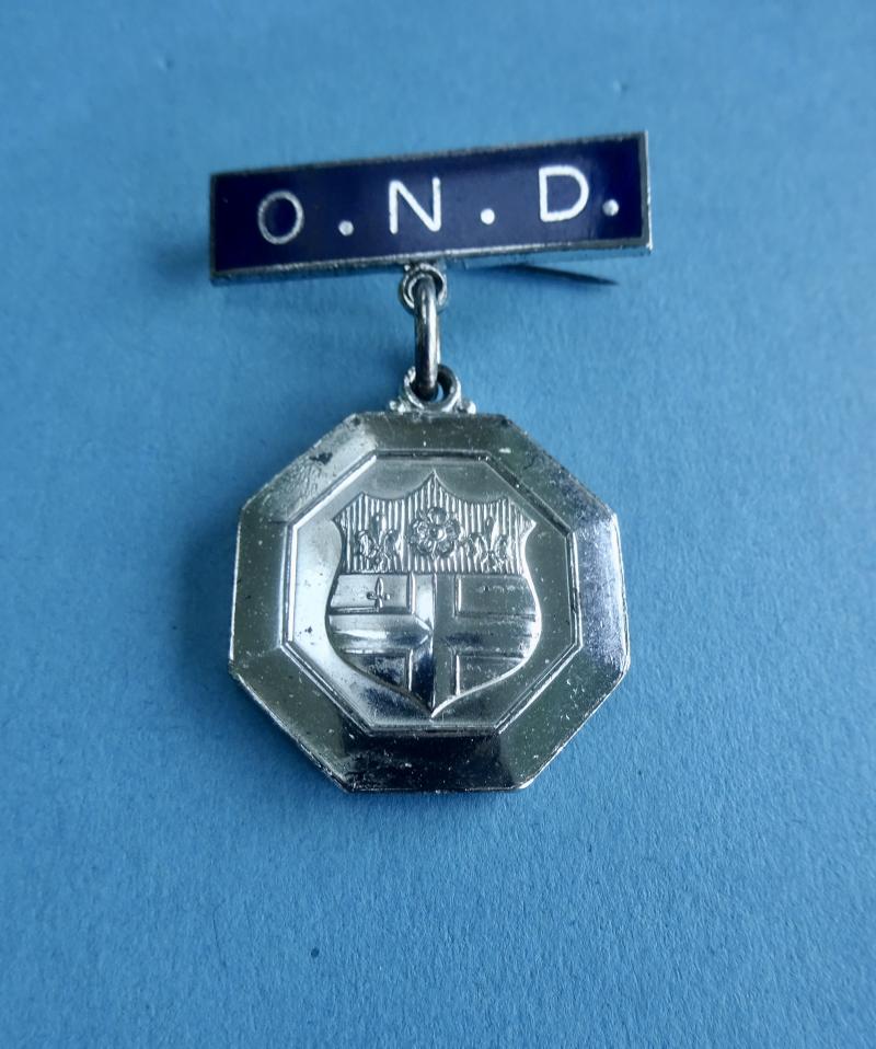 St Thomas's Hospital, Nightingale School Post basic training badge.Ophthalmic Nurse Diploma