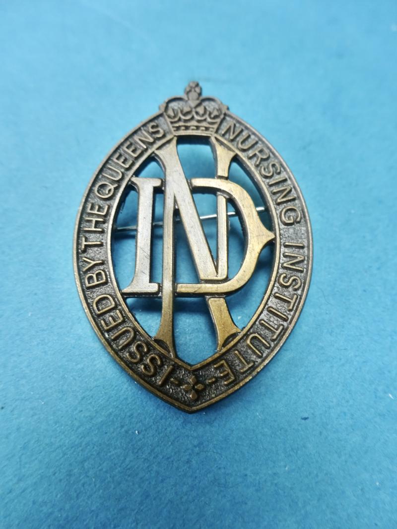 Queen's Institute of District Nursing,post 1982 badge