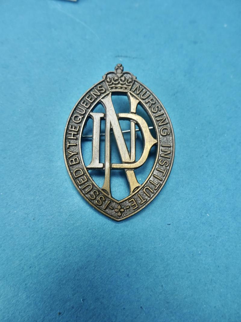 Queen's Institute of District Nursing,post 1982 badge